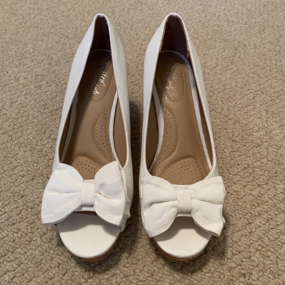 White peep toe wedges